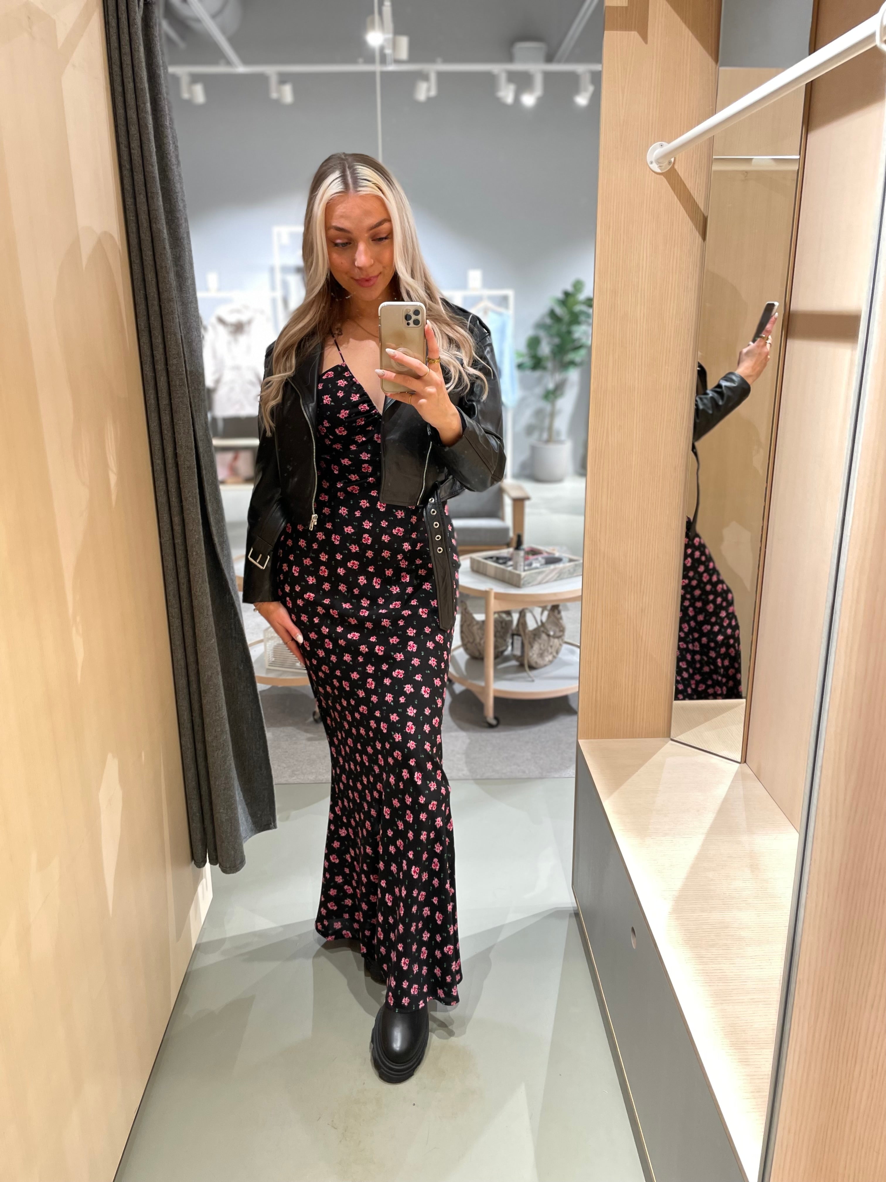 VIEMMI Long Dress - Black